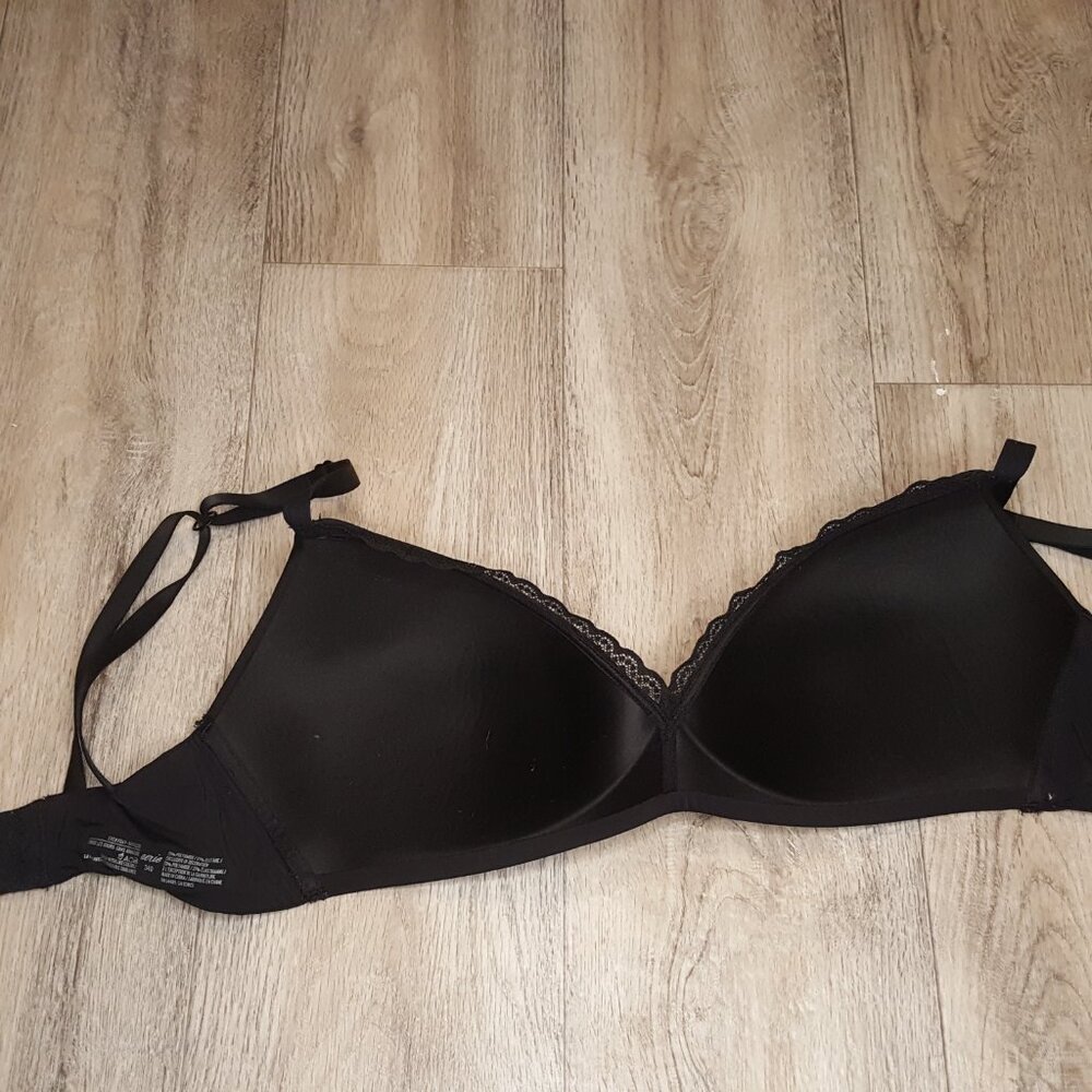 Black Wireless Bra - Picture 3 of 3